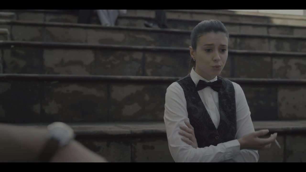 Кадры из сериала От кого мы бежали, мама? (2023)