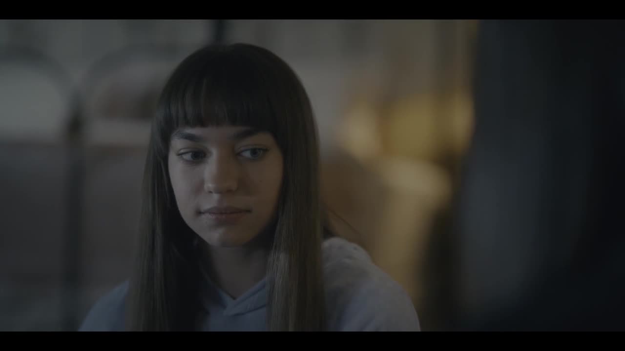 Кадры из сериала От кого мы бежали, мама? (2023)