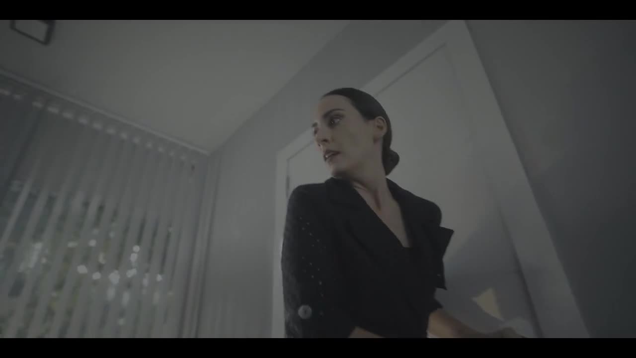 Кадры из сериала От кого мы бежали, мама? (2023)
