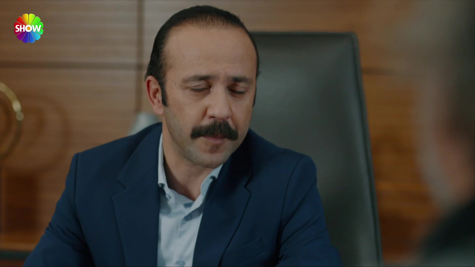 Кадры из сериала Фальшивомонетчик 8 серия 1 сезон (2024)