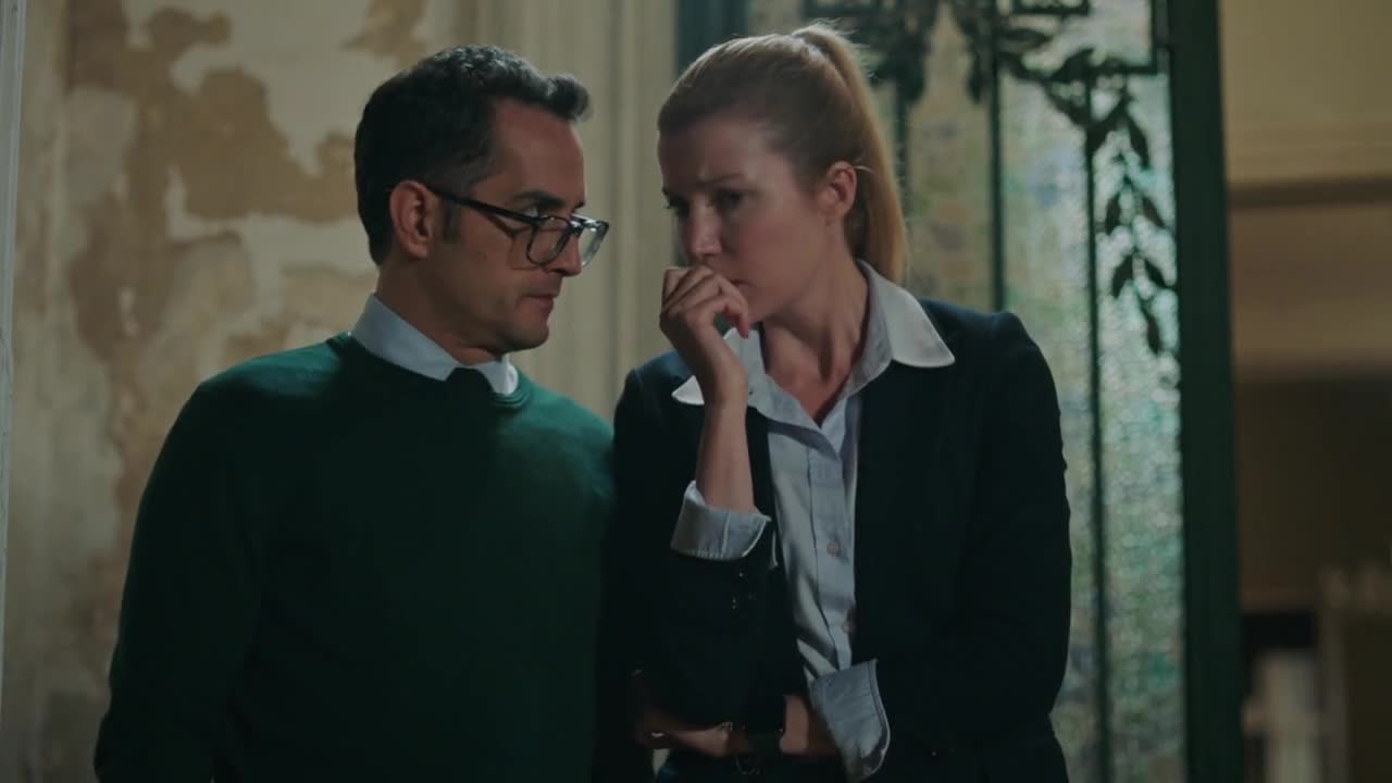 Кадры из сериала Девушка за стеклом 23 серия 1 сезон (2021)