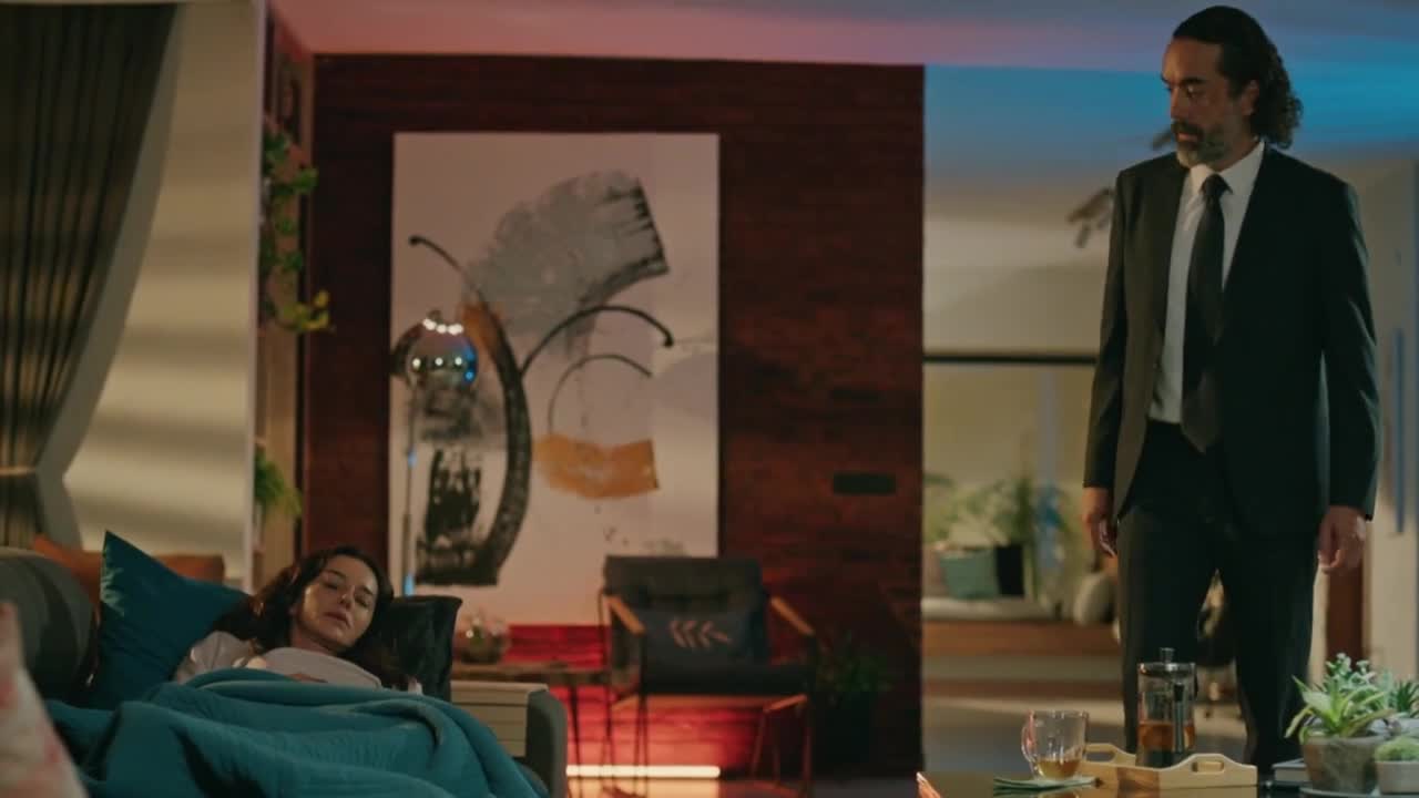 Кадры из сериала Девушка за стеклом 12 серия 3 сезон (2021)
